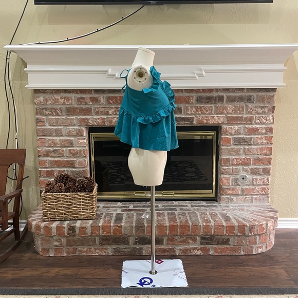 Romeo & Juliet Couture turquoise ruffled crop top with lace up back / M / EUC - Picture 11 of 17